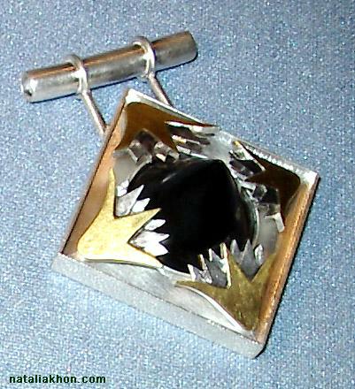 Siver pendant with black jade