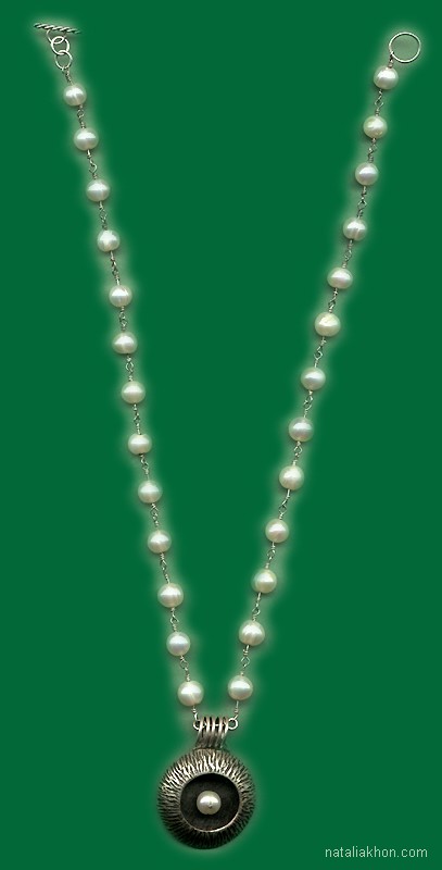 Pearls necklace 