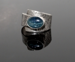 Reticulated silver ring with kyanite